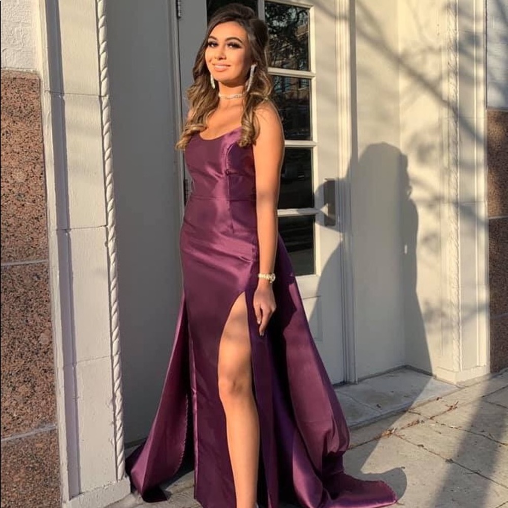 NWOT Plum Prom Dress 💜